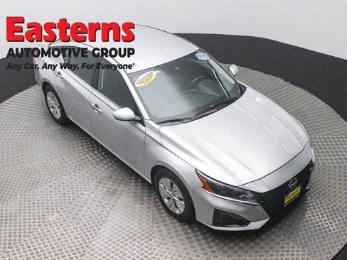 Used 2023 Nissan Altima 2.5 S image 3