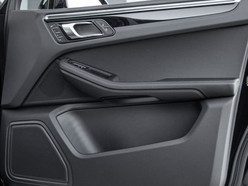 Certified 2026 Porsche Macan image 35