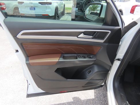 Used 2023 Volkswagen Atlas SE FWD image 24