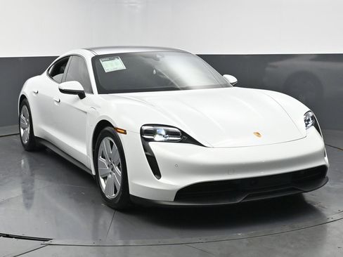 Used 2022 Porsche Taycan image 2