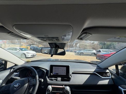 Used 2025 Toyota RAV4 XLE w/ Convenience Package image 30