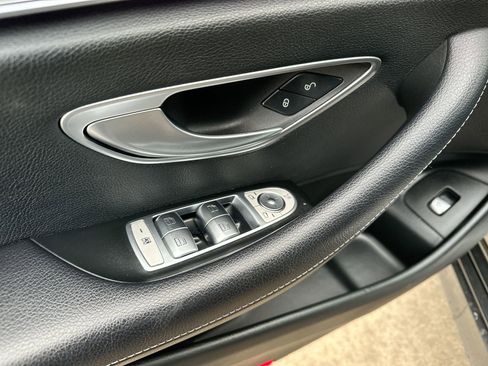 Used 2022 Mercedes-Benz E 350 Sedan image 13