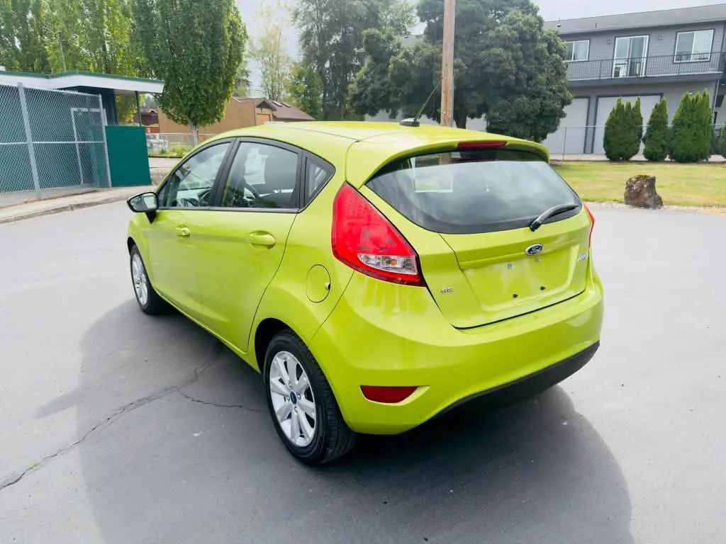 Used 2013 Ford Fiesta SE FWD image 3