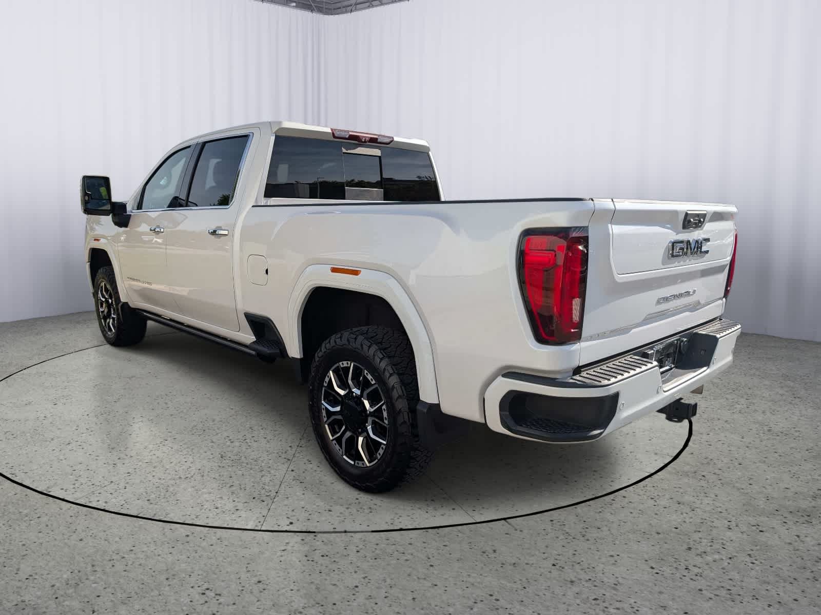 Certified 2023 GMC Sierra 3500 Denali w/ Denali Ultimate Package AWD/4WD image 5