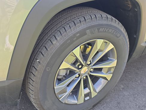 Used 2025 Chevrolet Equinox LT AWD/4WD image 11
