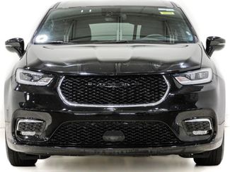 Used 2025 Chrysler Pacifica Select FWD video 2