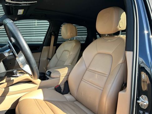 Certified 2020 Porsche Cayenne image 5