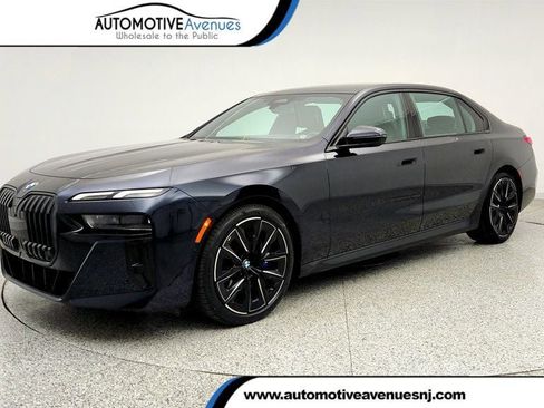 Used 2023 BMW 740i w/ Parking Assistance Package RWD image 1