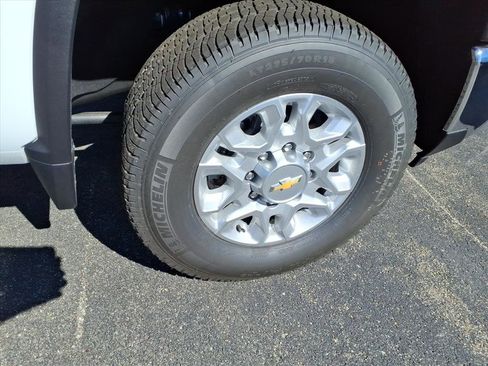 Used 2025 Chevrolet Silverado 2500 LT w/ Convenience Package image 7