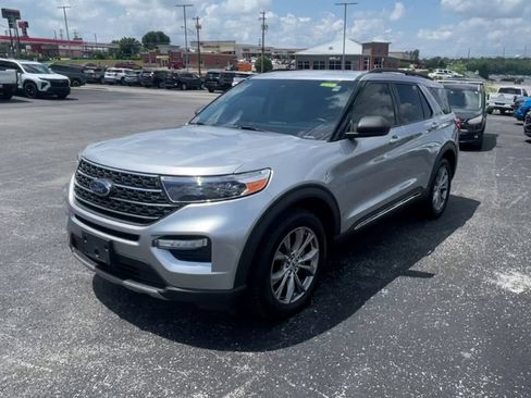 Used 2022 Ford Explorer XLT w/ Equipment Group 202A AWD/4WD image 5