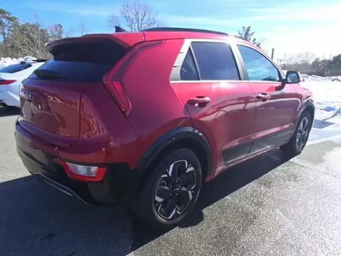 Certified 2024 Kia Niro Wind FWD image 7
