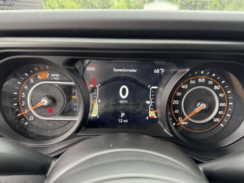 New 2025 Jeep Wrangler Unlimited Rubicon w/ Convenience Group AWD/4WD image 12