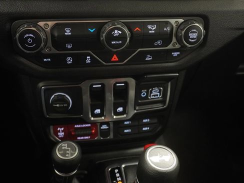 Used 2025 Jeep Wrangler Sport AWD/4WD image 27
