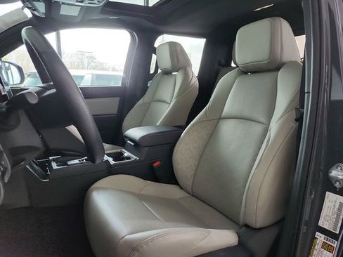 Used 2024 Toyota Tacoma Limited w/ Limited Package (LT) image 12