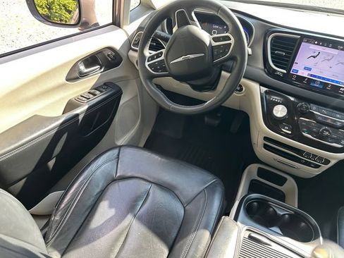 Used 2022 Chrysler Pacifica Touring-L FWD image 20
