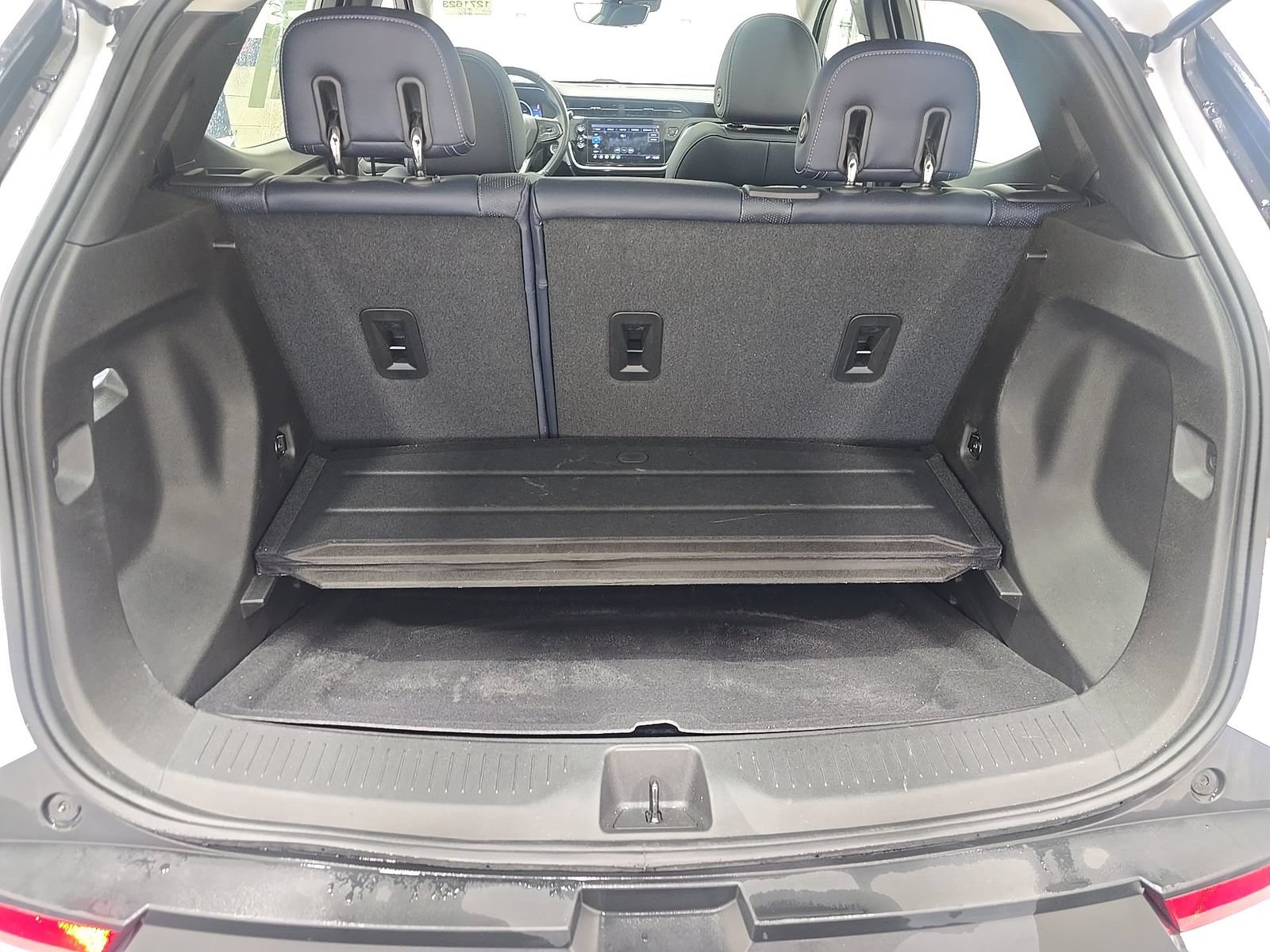 Used 2022 Chevrolet Bolt EUV Premier w/ Sun & Sound Package FWD image 11