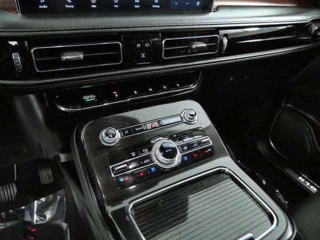 Used 2023 Lincoln Nautilus Reserve w/ Luxury Package AWD/4WD image 13