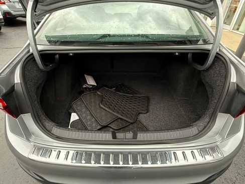 Certified 2023 Volkswagen Jetta SE w/ Panoramic Sunroof Package image 19