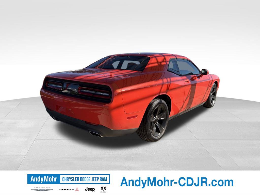 Used 2016 Dodge Challenger SXT RWD image 7
