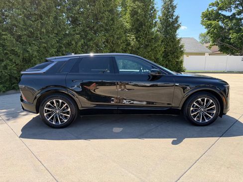 Used 2024 Cadillac Lyriq Sport AWD/4WD image 31