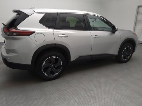 Used 2024 Nissan Rogue SV image 10