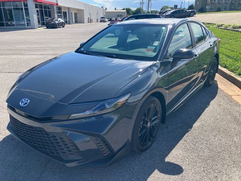 Certified 2025 Toyota Camry SE AWD/4WD image 4