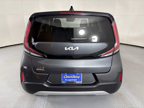 Used 2023 Kia Soul LX w/ LX Technology Package FWD image 7