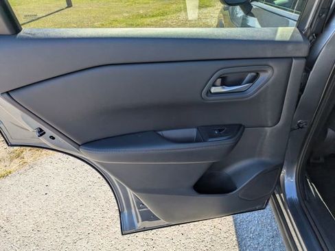 Used 2025 Nissan Rogue SV FWD image 24