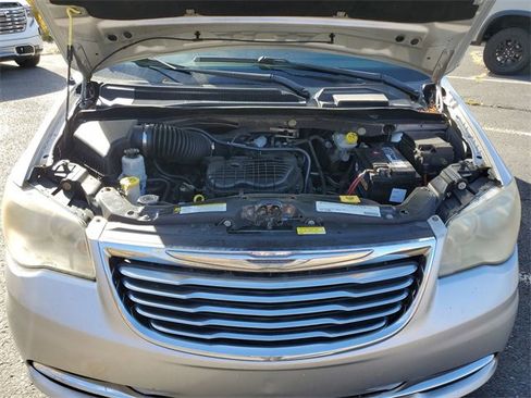 Used 2011 Chrysler Town & Country Touring image 29