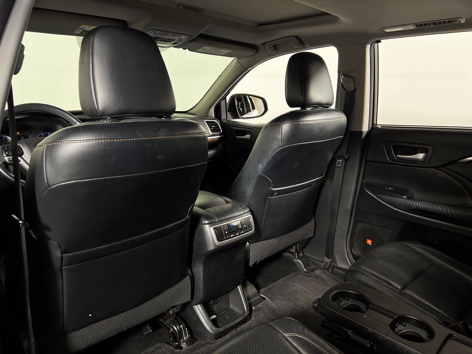 Used 2016 Toyota Highlander Limited w/ Four Season Floor Mat Package FWD image 14