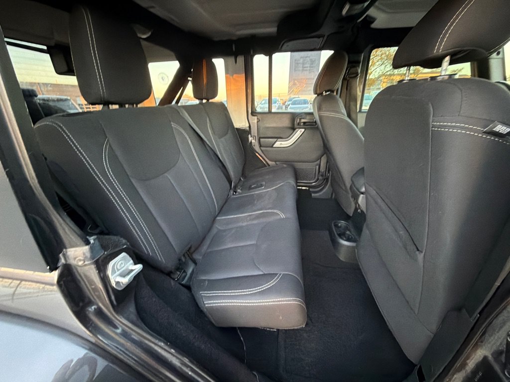 Used 2018 Jeep Wrangler Unlimited Sahara AWD/4WD image 26