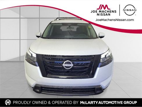 New 2025 Nissan Pathfinder SV w/ Black Appearance Package image 7