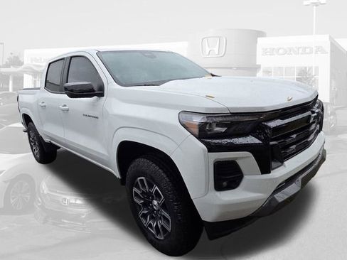 Used 2024 Chevrolet Colorado Z71 w/ Z71 Convenience Package 2 AWD/4WD image 3
