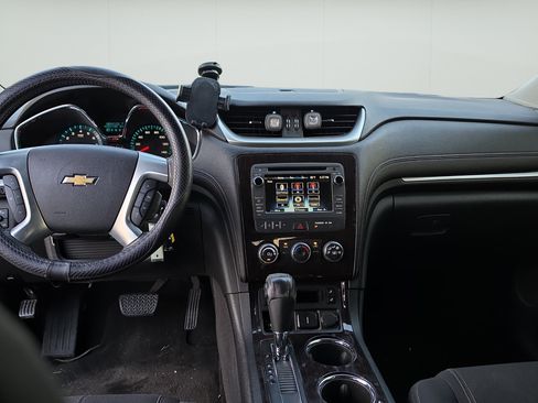 Used 2017 Chevrolet Traverse LT w/ Style and Technology Package FWD image 21