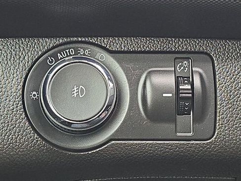 Certified 2017 Chevrolet Sonic LT w/ Convenience Package image 18