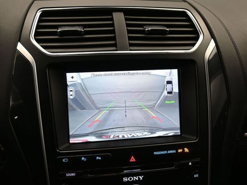 Used 2017 Ford Explorer Platinum image 17