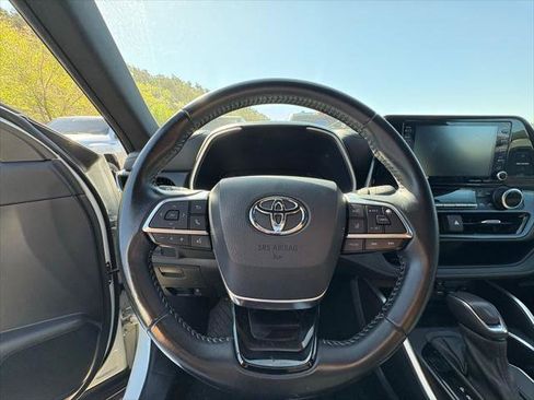 Certified 2021 Toyota Highlander XSE FWD image 2