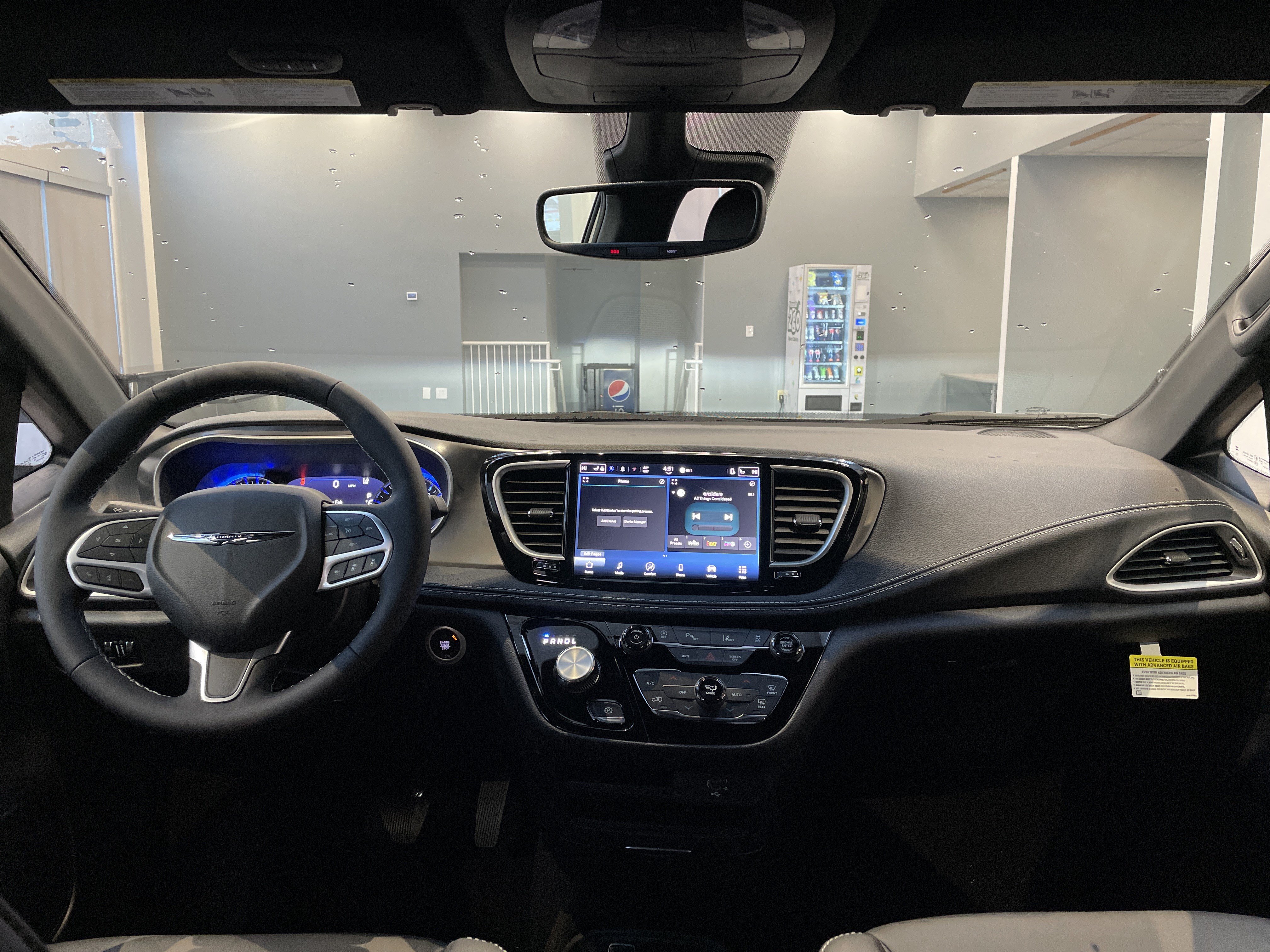 Used 2026 Chrysler Pacifica Select FWD image 29