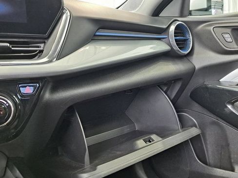 Used 2025 Chevrolet Trax LT FWD image 19