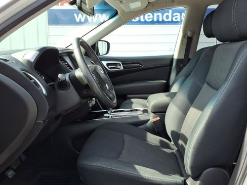Used 2017 Nissan Pathfinder SV FWD image 8