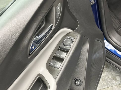 Used 2023 Chevrolet Equinox LT w/ Driver Convenience Package image 7