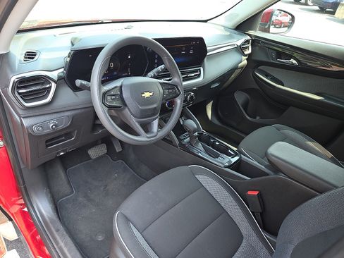 Used 2025 Chevrolet TrailBlazer LT AWD/4WD image 15