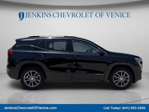 Used 2023 GMC Terrain SLT AWD/4WD image 3