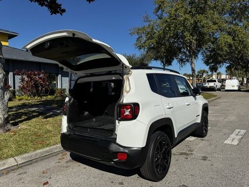 Used 2023 Jeep Renegade Altitude image 19