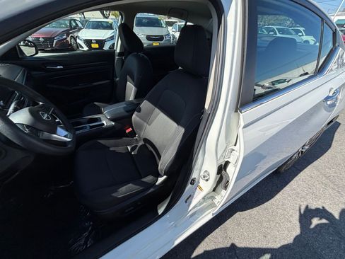 Used 2025 Nissan Altima 2.5 SV FWD image 36