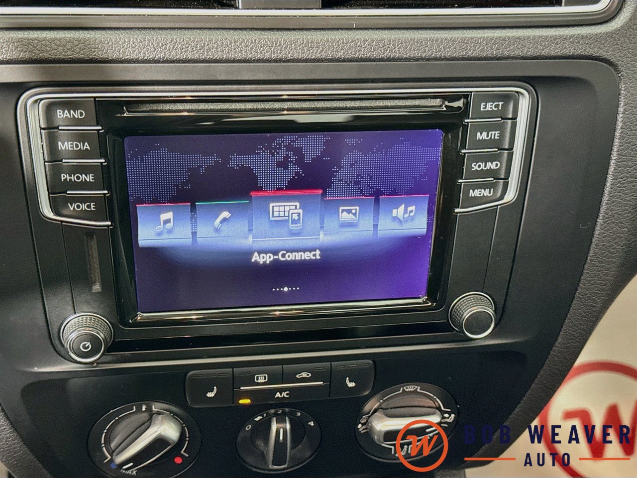 Used 2017 Volkswagen Jetta SE FWD image 18