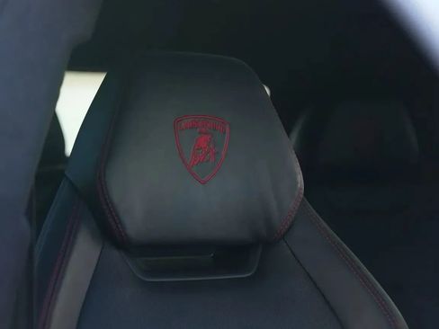 Used 2019 Lamborghini Urus image 14