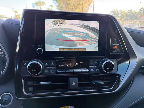 Used 2024 Toyota Highlander LE image 17