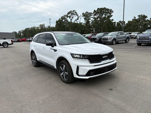 Used 2022 Kia Sorento EX w/ Panoramic Sunroof Package FWD image 4