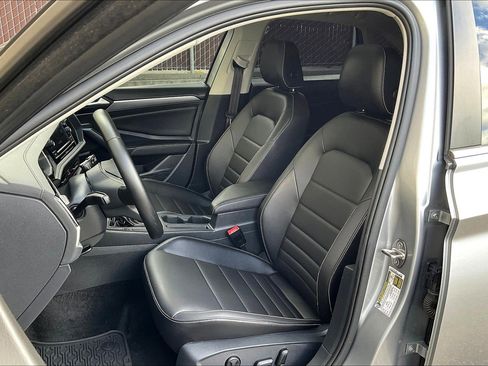 Certified 2024 Volkswagen Jetta SE image 24